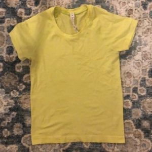 super cute lululemon swiftly short sleeve top